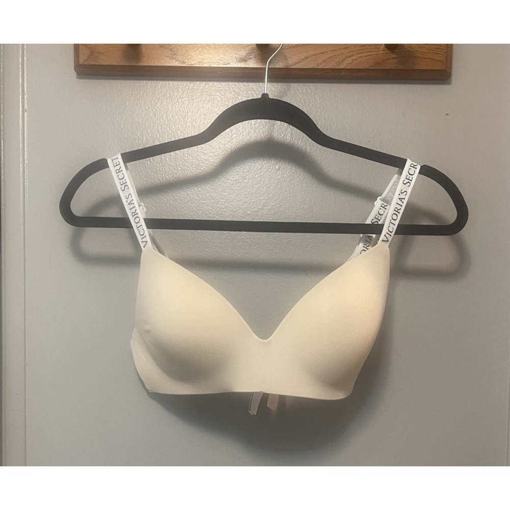 Victoria's Secret Wireless Bra Light Padding 32DD Beige
